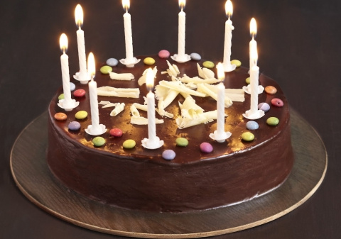Gateau D&amp;#039;anniversaire Coloriage Élégant Photos Gâteau D Anniversaire tout Chocolat Et Smarties