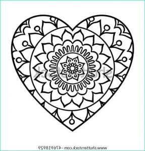 Dessin De Mandala De Coeur Unique Photos Doodle Heart Mandala Coloring Page Outline Stock Vector